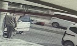 Motosikletle araç çarpıştı… Kaza kameraya yansıdı!