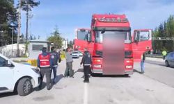 Tırda kaçak göçmen yakalandı! O anlar kamerada