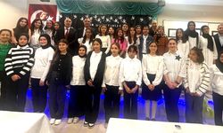 Yozgat'ta öğrencilerden şiir dinletisi