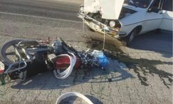 Otomobil ile motosiklet çarpıştı