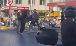Dehşete düşüren görüntü: Kadınları darp ettiler!