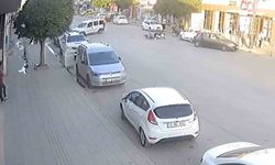 Hafif ticari araç ile motosiklet çarpıştı