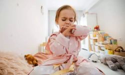 Çocuklarda oluşan ani öksürüklere dikkat! Sebebi bu hastalık olabilir