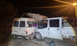 Kamyonet ile minibüs çarpıştı: 7 yaralı