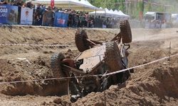 Off road festivalinde takla atan araç yürekleri ağza getirdi