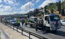 Zincirleme kaza: Ters dönen aracın sürücüsü yaralandı