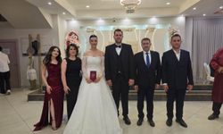 İbrahim Ethem Sedef düğünde genç çiftin mutluluğunu paylaştı