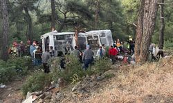 İşçi servisi şarampole devrildi: 22 yaralı