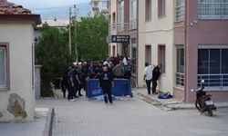 10'uncu kattan düşen 20 yaşındaki genç hayatını kaybetti