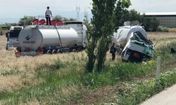Tanker şarampole devrildi: Sürücü yaralandı
