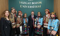 Türkiye üçüncüsü olan halk oyunları ekibine Rektör Yaşar’dan tebrik