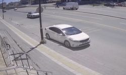 Panelvanın çarptığı elektrikli genç ağır yaralandı