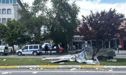 Rüzgar kentte hasara yol açtı: Çatılar uçtu, ağaçlar devrildi