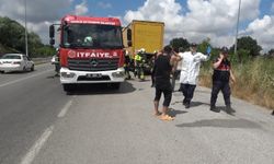 Park halindeki tıra çarpan otomobilde 2 kişi öldü