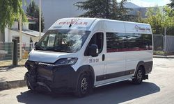 İşçi servisi ile otomobil çarpıştı: 11 yaralı