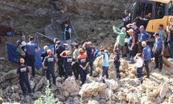 Göçük faciasında kepçe operatörü kurtarılamadı