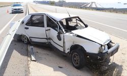 Bariyerlere çarpan otomobil hurdaya döndü!