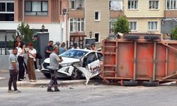 Silindir yüklü römork sürücü adayı aracını ezdi! 2 yaralı
