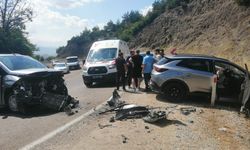 İki otomobil kafa kafaya çarpıştı! 10 yaralı
