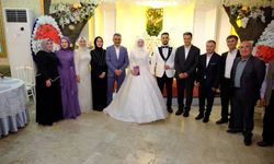 Vali Özkan, genç çiftin mutluluğuna ortak oldu