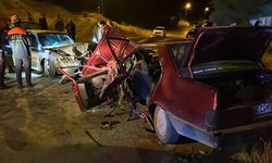 İki otomobilin kafa kafaya çarpıştığı kazada 6 kişi yaralandı!
