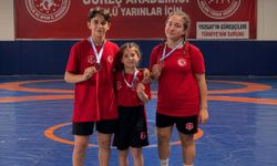 Yozgatlı güreşçiler madalyayla döndü