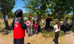 Sorgun'da mevsimlik tarım işçileri ve ailelerine sosyal destek ziyareti