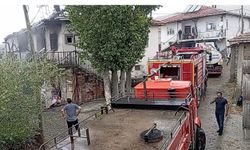 Çıkan yangında ev kullanılamaz hale geldi