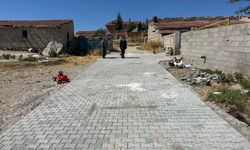 Yenifakılı'da kilit parke çalışmaları devam ediyor