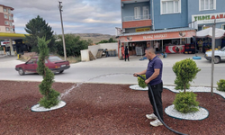 Yerköy'de yeşil alanlar sulanıyor