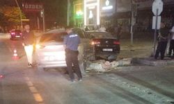İki otomobil çarpıştı! 4 kişi yaralandı