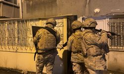 Bir evden çıkanlar şaşırttı! 78 bıçak, 5 tüfek ve çok sayıda mühimmat