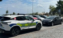 Yolun karşısına geçmeye çalışıyordu: Otomobil çarptı