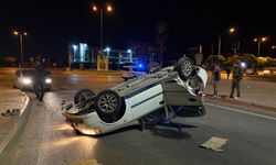 Kamyonla çarpışan otomobil takla attı!