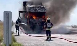 Tırın çekici bölümünde çıkan yangın paniğe neden oldu