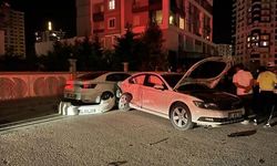 5 araca hasar veren sürücü olay yerinden kaçtı