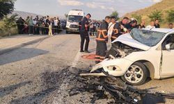 Feci çarpışma: İki otomobil birbirine girdi, 1 ölü 6 yaralı!