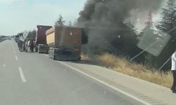 Seyir halindeki TIR’ın dorsesinde yangın çıktı