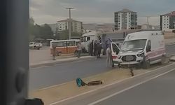 Ambulans ile otomobil çarpıştı: 5 yaralı