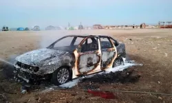Çalıştırılan otomobil alev aldı: Kullanılamaz hale geldi