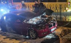 Yanan otomobil hurdaya döndü
