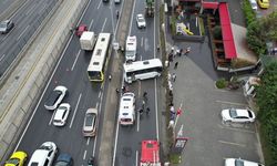 Servis midibüsü kaza yaptı: 9 yaralı