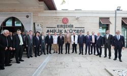 Kırşehir’de Ahilik Haftası kapsamında Mukaddes Emanetler Sergisi ziyaret edildi