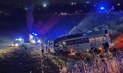 Yolcu otobüsü şarampole uçtu: 24 yaralı