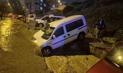 Ankara’da sağanak sonrası yol çöktü!