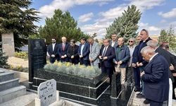 'Bozkırın Tezenesi' Neşet Ertaş, mezarı başında anıldı