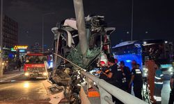Yolcu otobüsü alt geçit direğine çarptı: 11 yaralı
