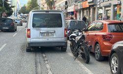 Motosiklet hafif ticari araçla çarpıştı: 2 yaralı