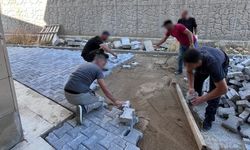 Akdağmadeni’nde hükümlüler cami ve okulların bakım çalışmalarına destek verdi
