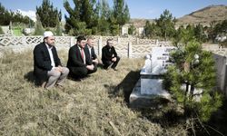 Yerköy'de vefat eden din görevlileri kabirleri başında anıldı